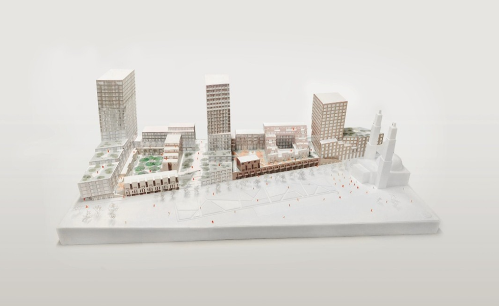 Overzicht van het Colosseumplot-project in Rotterdam met drie woontorens en groene buitenruimte